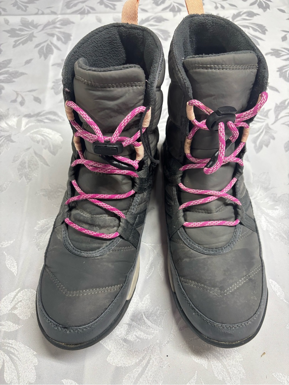 Used women’s  sorel winter boot size 7
